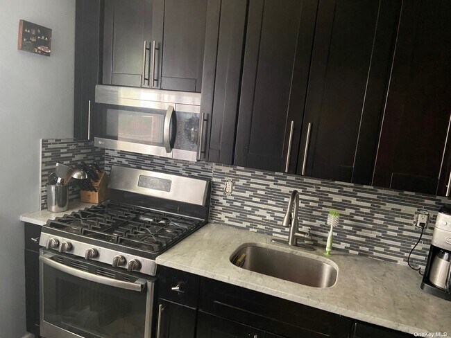 Foto del edificio - 254-13-254-73 73rd Rd