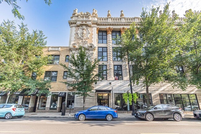 Building Photo - 1635 W Belmont Ave