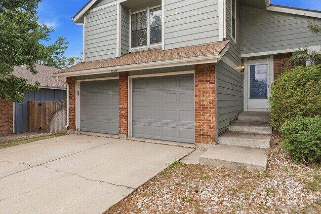 Foto del edificio - $2,940.95 - 3 bed 2.5 bath Home in Centennial with Central AC, and Great Backyard Space!