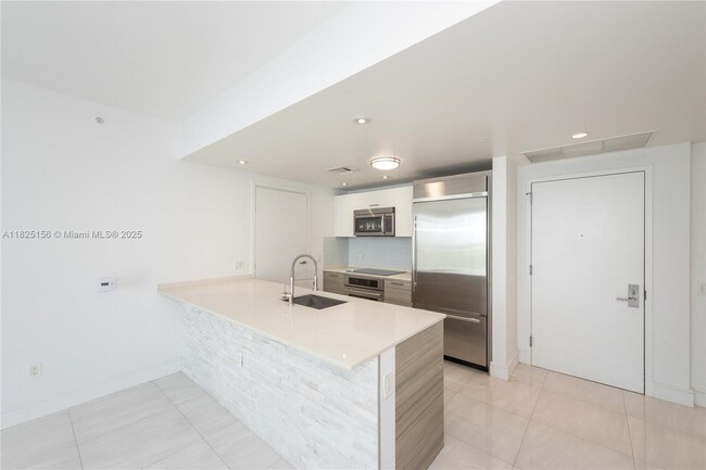 Foto del edificio - 475 Brickell Ave