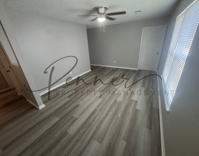 Building Photo - 517 Sky Vue Dr