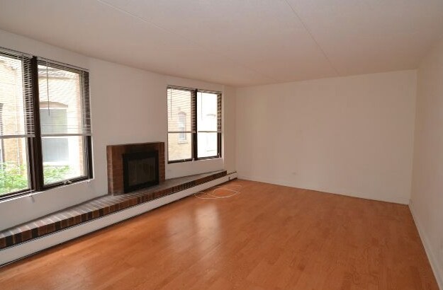 Foto del edificio - 622 W Wellington Ave