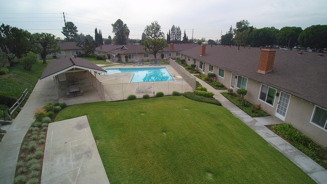 Foto del edificio - 319 W Lambert Rd