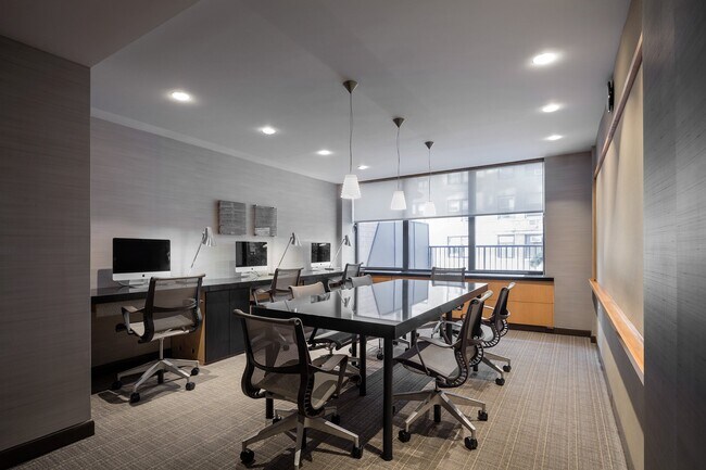 Building Photo - 255 W 94th St