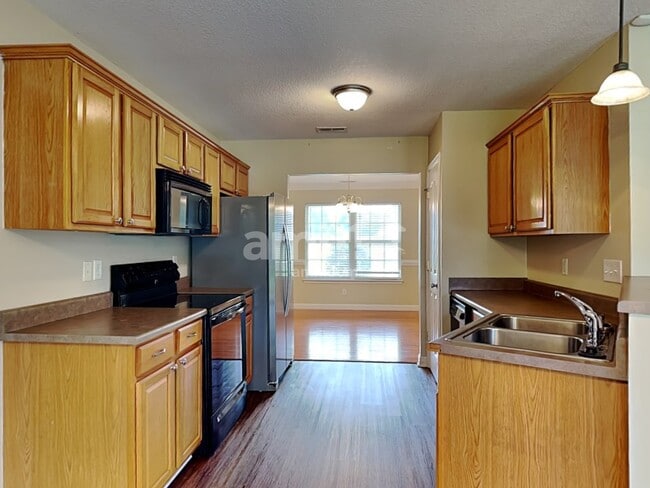 Building Photo - 2 Gratiot Ln