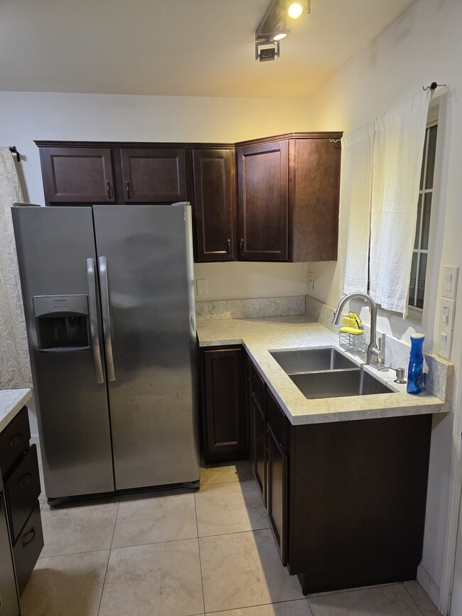 Foto del edificio - 770 E 12th St