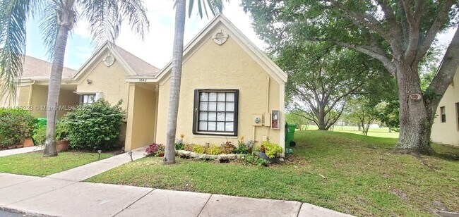 Foto del edificio - 3642 NW 83rd Ln