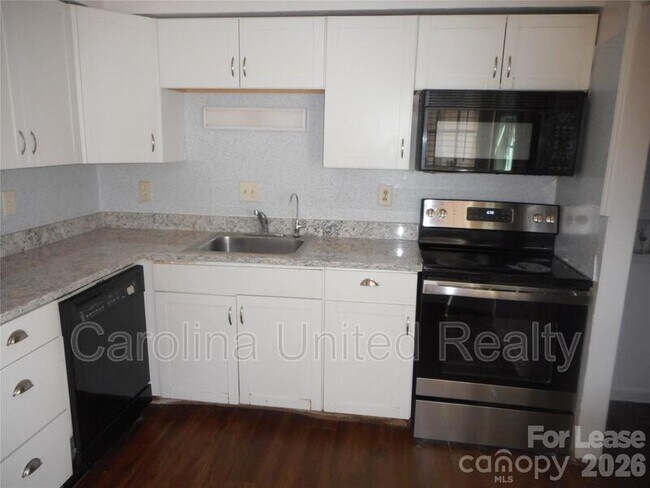 Building Photo - 7961 Shady Oak Trail