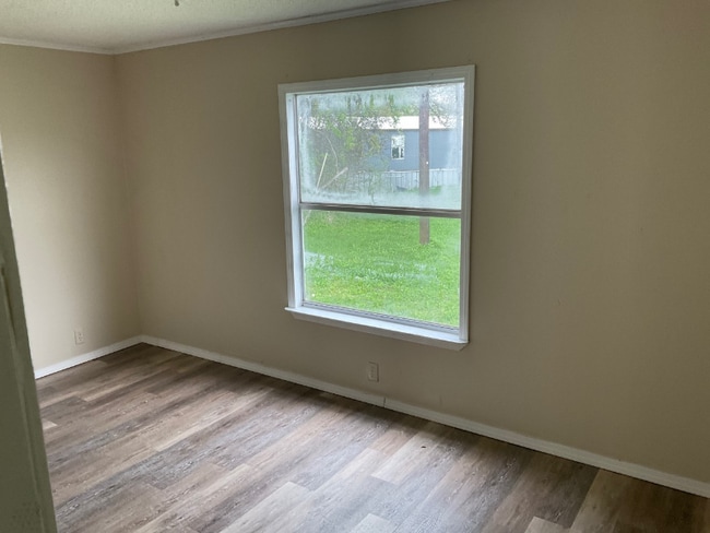 Building Photo - 208 Forest Creek Ln