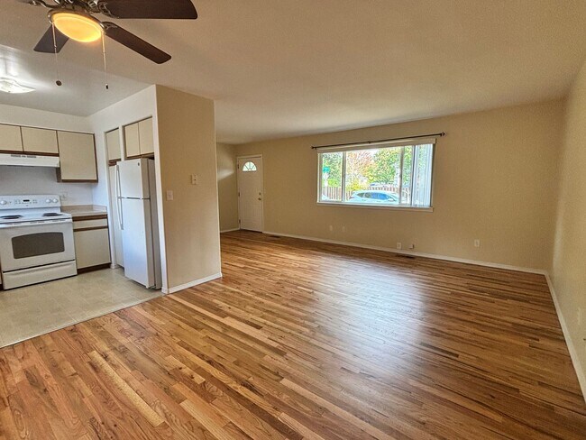 Building Photo - Newly Update 2 Bedroom Home!
