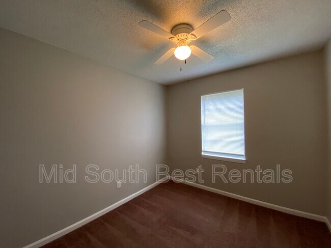 Building Photo - 1460 Winfield Rd
