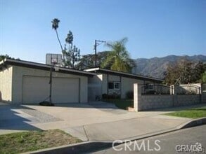 Building Photo - 655 N Treanor Ave