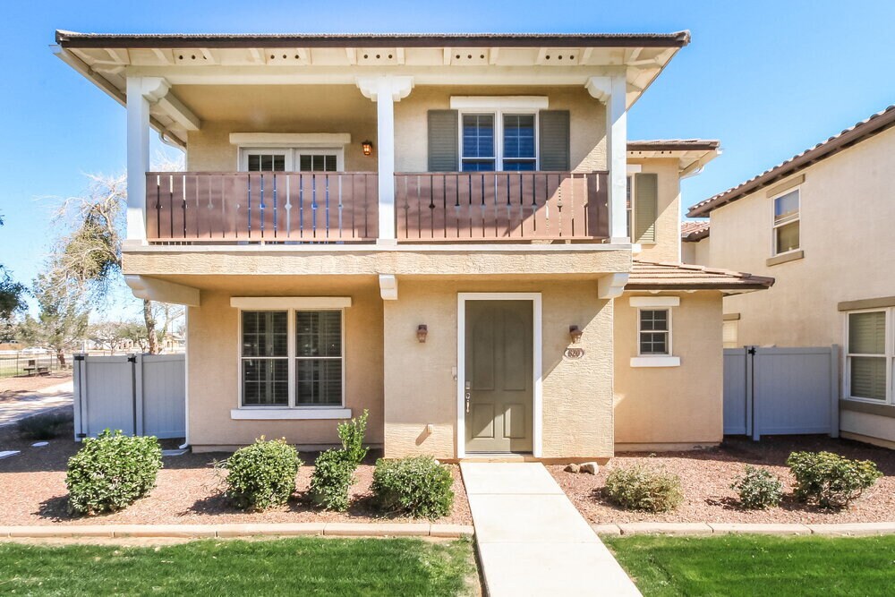 Foto principal - 820 S Adam Way
