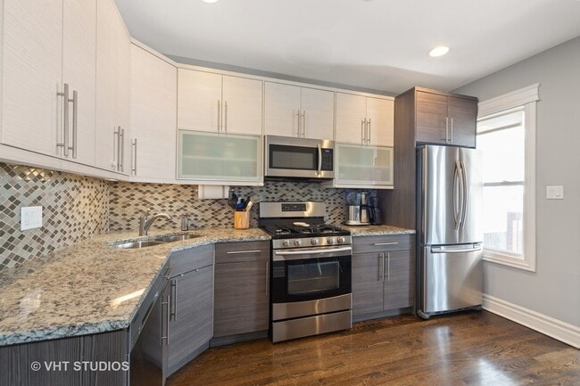 Building Photo - 3018 N Kostner Ave