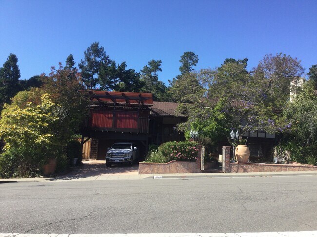 Building Photo - 3468 Pinewood Dr