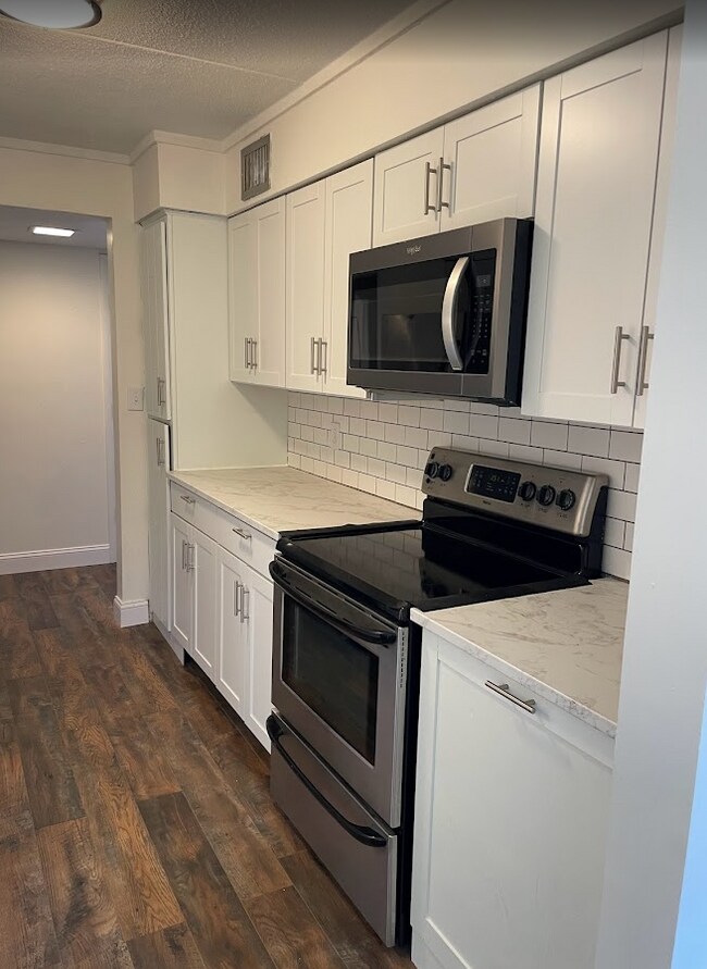 Kitchen - 8514 Madrid Ct