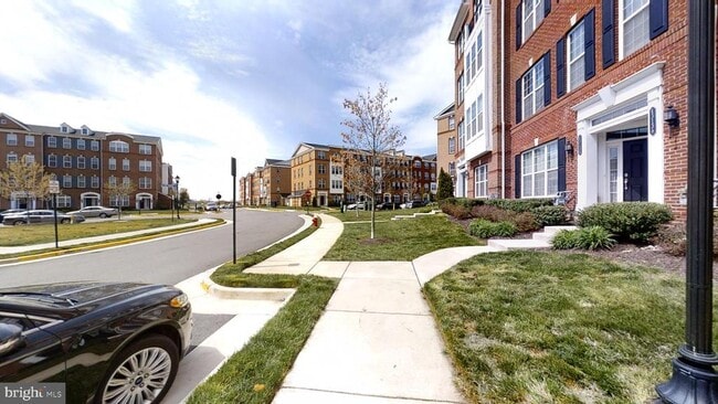 Building Photo - 43138 Thoroughfare Gap Terrace