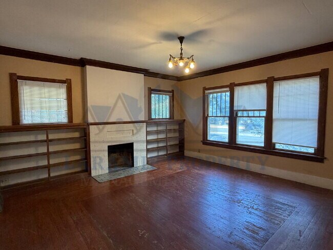 Building Photo - 1526 Grand Ave