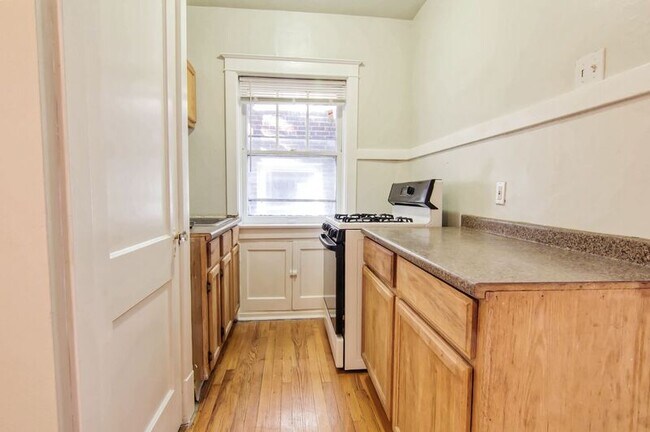 Foto del edificio - 3946 Dunnica Ave