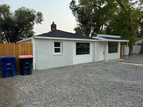 Building Photo - 1211 Blue Lakes Cir