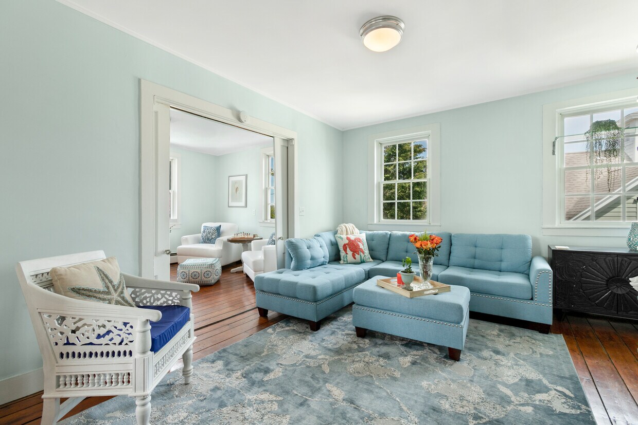 the natural light is amazing - 43 Broad St