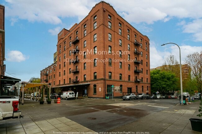 Building Photo - One Bedroom Historic Loft Style Condo In T...