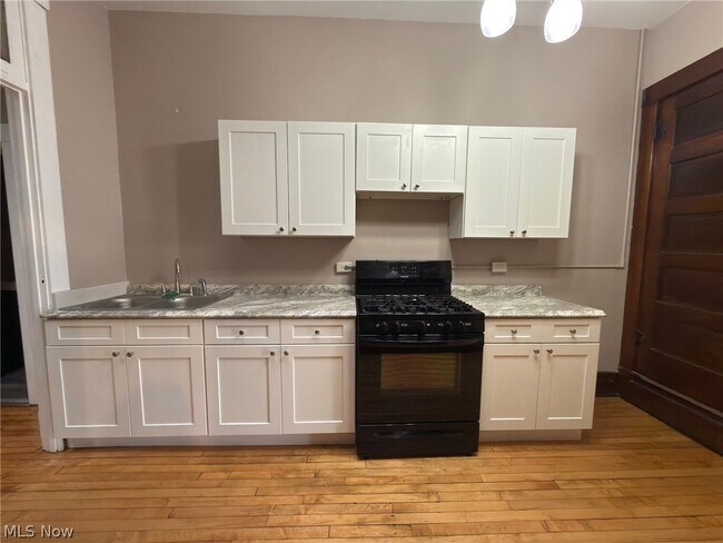 Foto del edificio - 153 S Main St