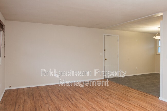Building Photo - 5280 Monitor Dr