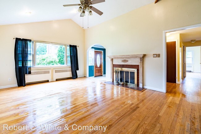 Building Photo - 3 br, 2 bath House - 725 Pine Rock Avenue