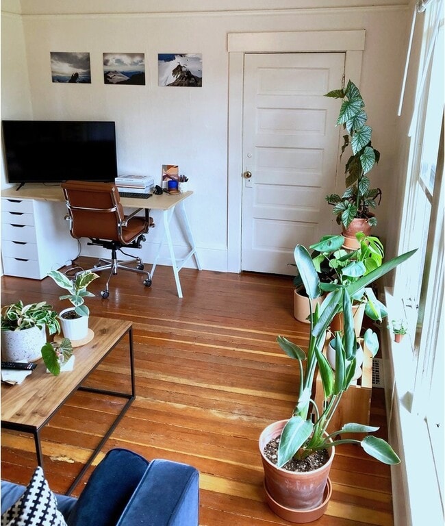 Building Photo - 3009 SE 19th Ave