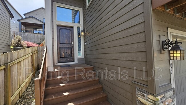 Building Photo - 1405 NE 71st Dr