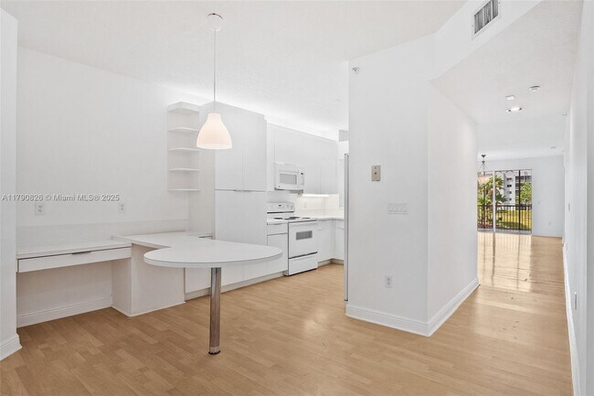 Foto del edificio - 10730 NW 66th St
