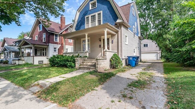 Foto del edificio - 823 Dewey Ave