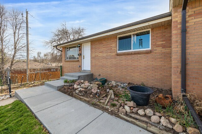 Building Photo - Lovely remodeled 2 Bed 1 Bath in Arvada