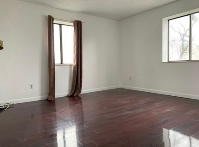 Foto del edificio - 305 Riverside Ave