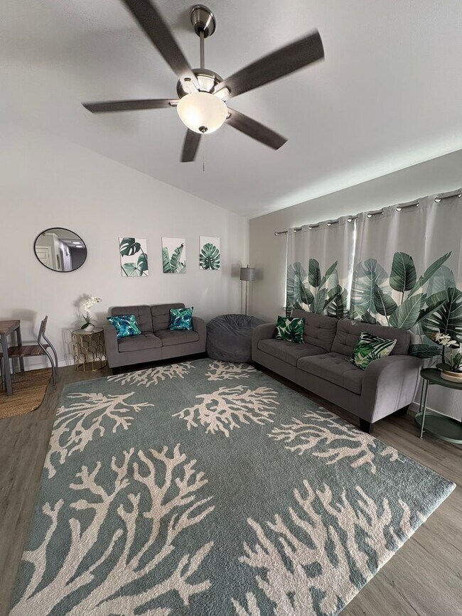 Building Photo - Beautiful 3 BD, 3 BT, Fully Furnished Home