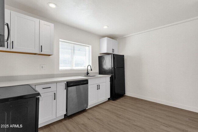 Foto del edificio - 1341 E Willetta St