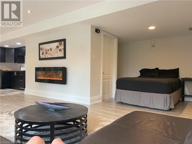 Building Photo - 914 Best Cir