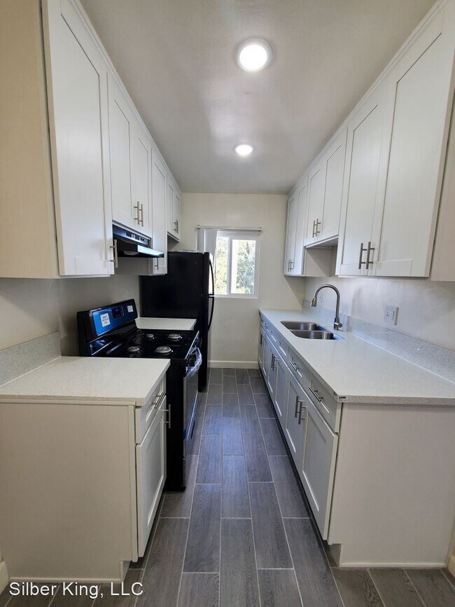Building Photo - 111 N Mariposa Ave