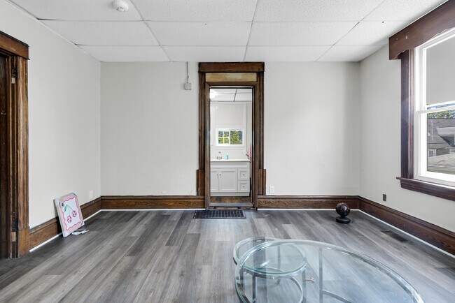 Foto del edificio - 413 Forest Ave