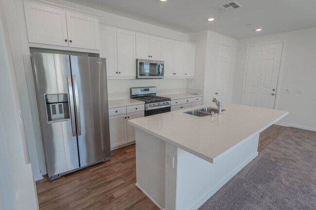 Foto del edificio - Five Points 3 Bedroom Home in Valencia!