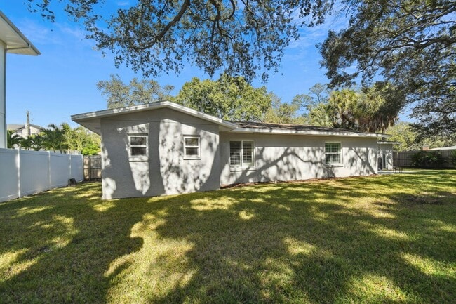 Building Photo - 4802 W Longfellow Ave