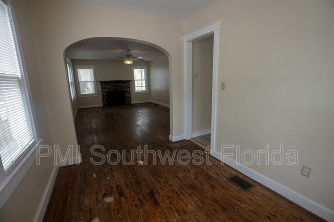 Building Photo - 303 Ohio Pl
