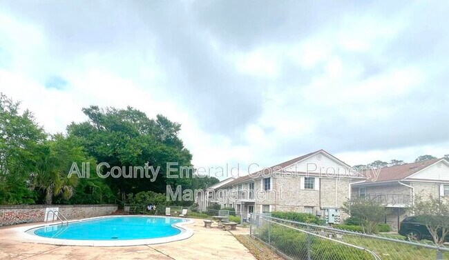 Foto del edificio - 105 Country Club Dr