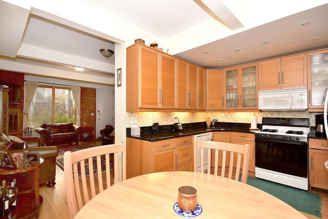 Foto del edificio - 2206 N Burling St