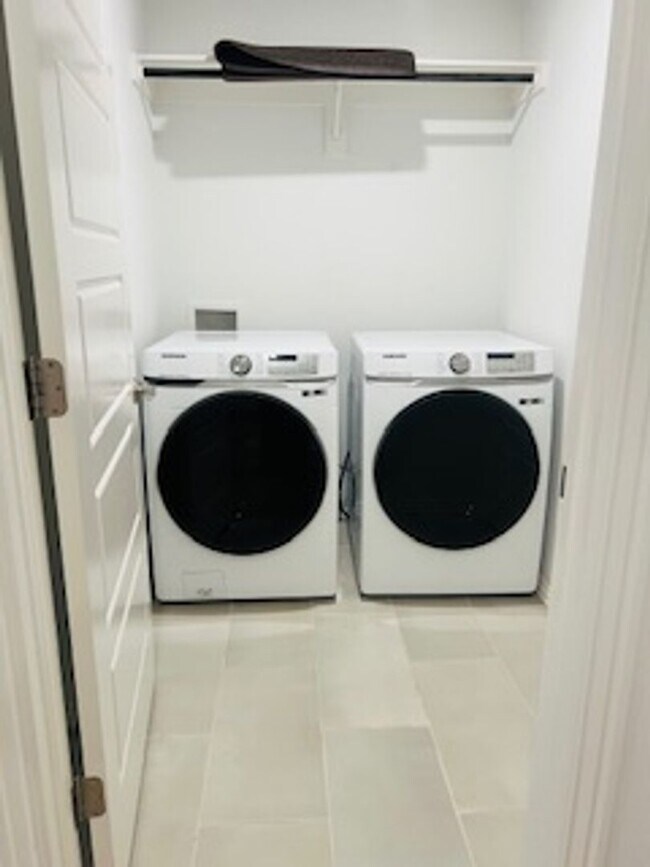Foto del edificio - Beautiful 3 Bedroom 2 Bathroom Home