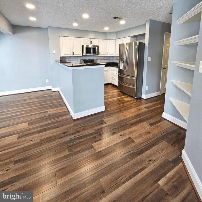 Foto del edificio - 7009 Birkenhead Pl