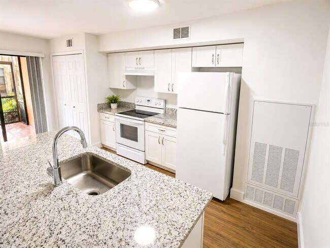 Foto del edificio - 4702 Sutton Terrace