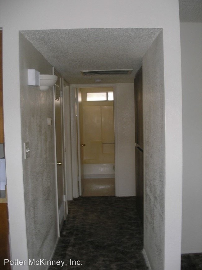 Building Photo - 6512 Mohawk St