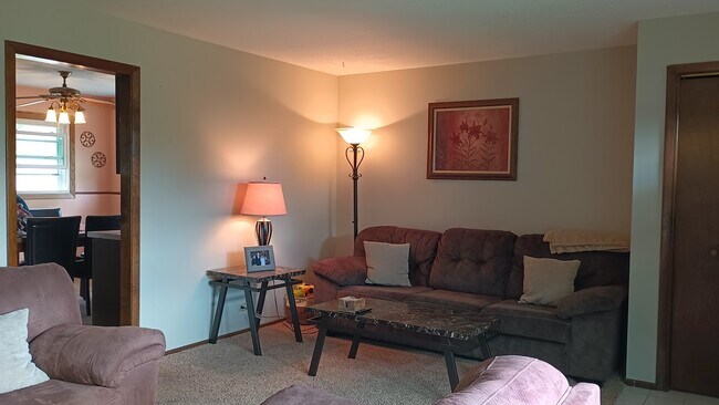 Sala de estar 1 - 270 N Hemlock Ave